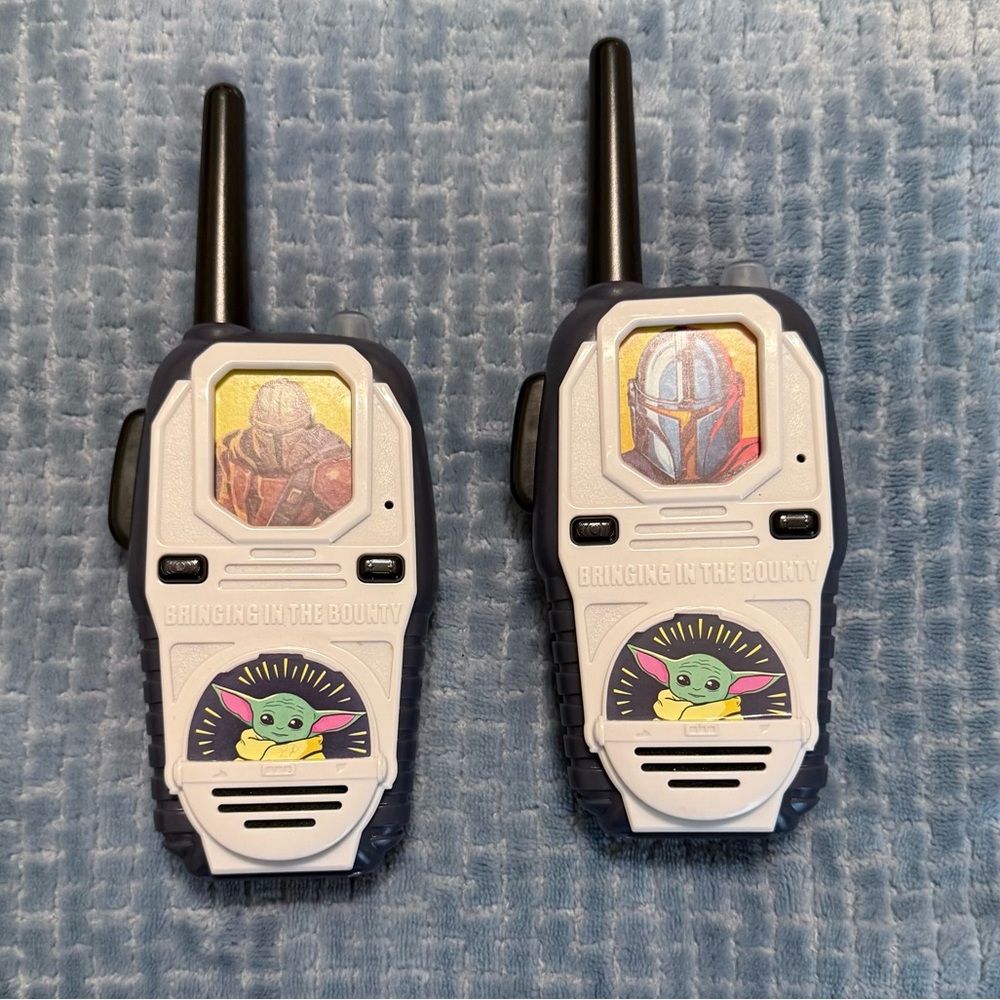 Star Wars The Mandalorian Walkie Talkies - White and Black EUC